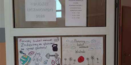 Powiększ grafikę: plakat informujący o 3 projektach biorących udział w głosowaniu na budżet uczniowski