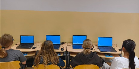 Powiększ grafikę: Pracownia komputerowa
