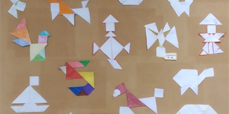 Powiększ grafikę: Prace uczniów wykonane z tangramów. 